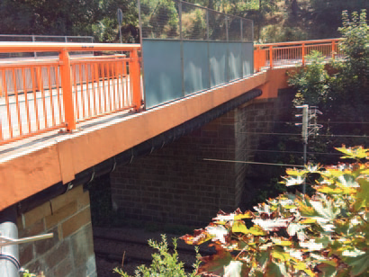 Pipeline crossing on a bridge